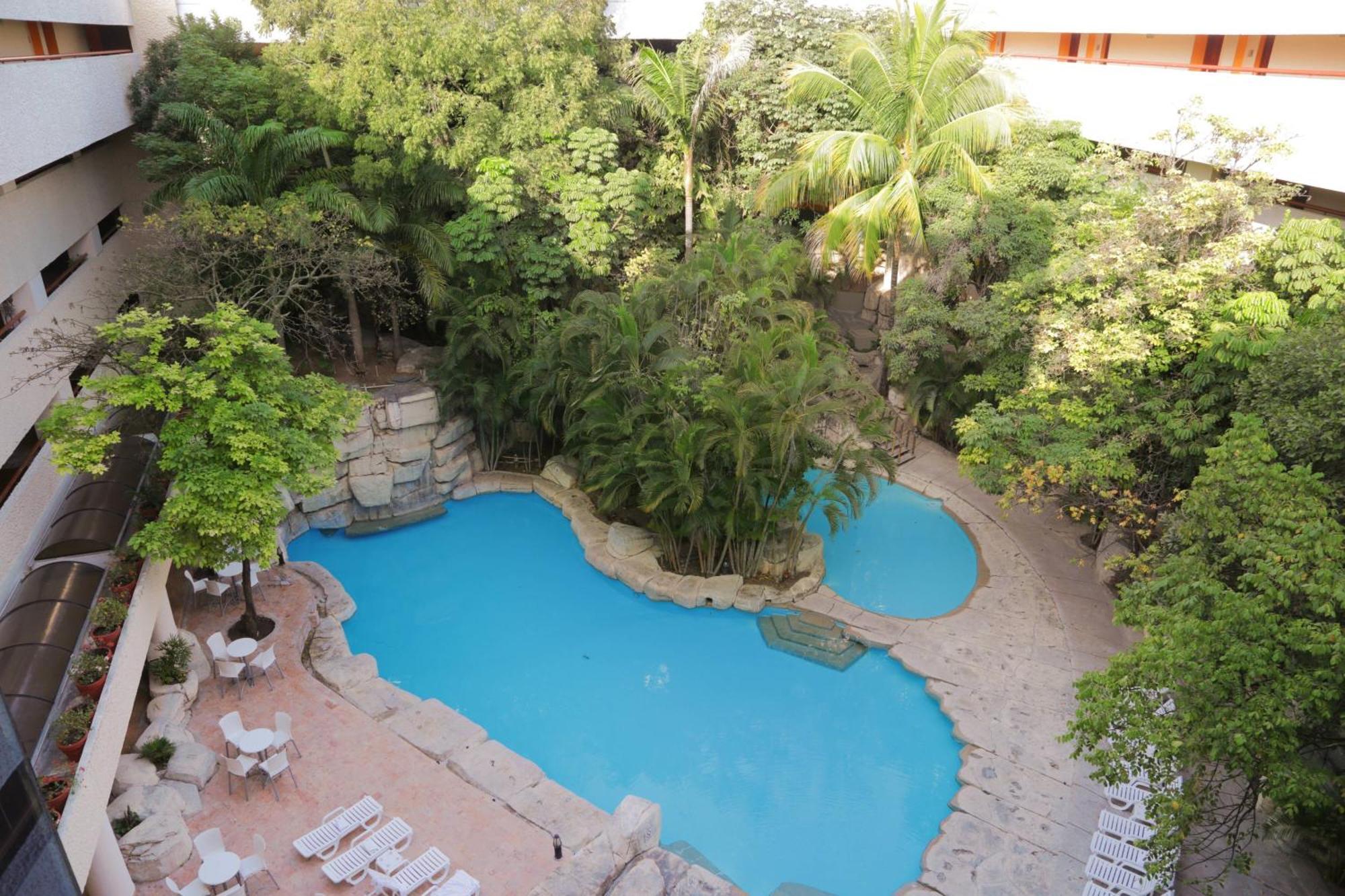 Marriott Tuxtla Gutierrez Hotel מראה חיצוני תמונה The pool at the hotel