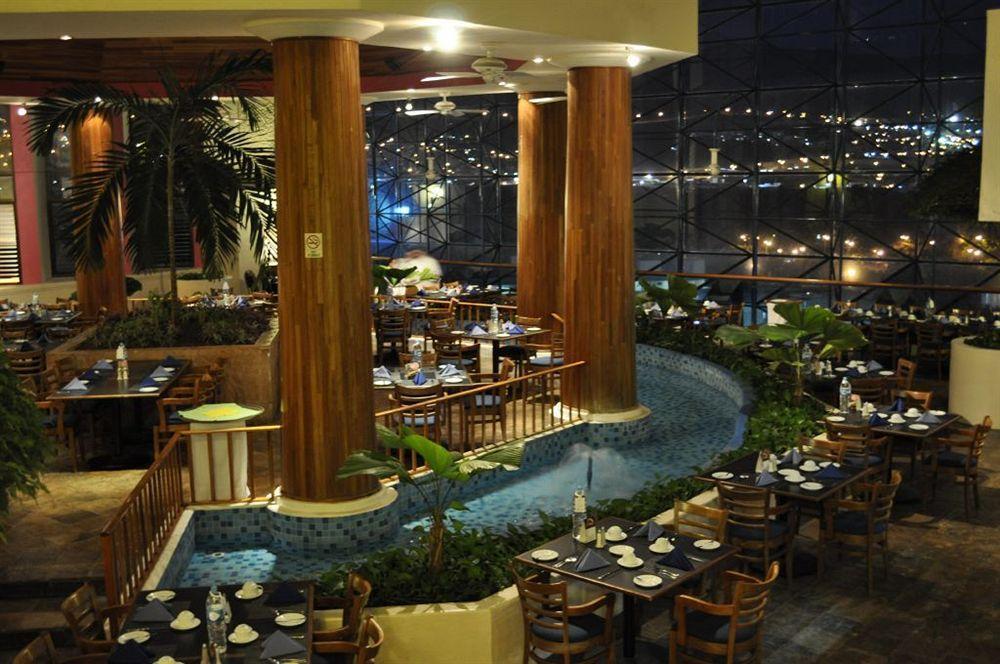 Marriott Tuxtla Gutierrez Hotel מראה חיצוני תמונה The River Restaurant
